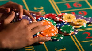 Filipino players browsing 77plus sports and casino games on mobile